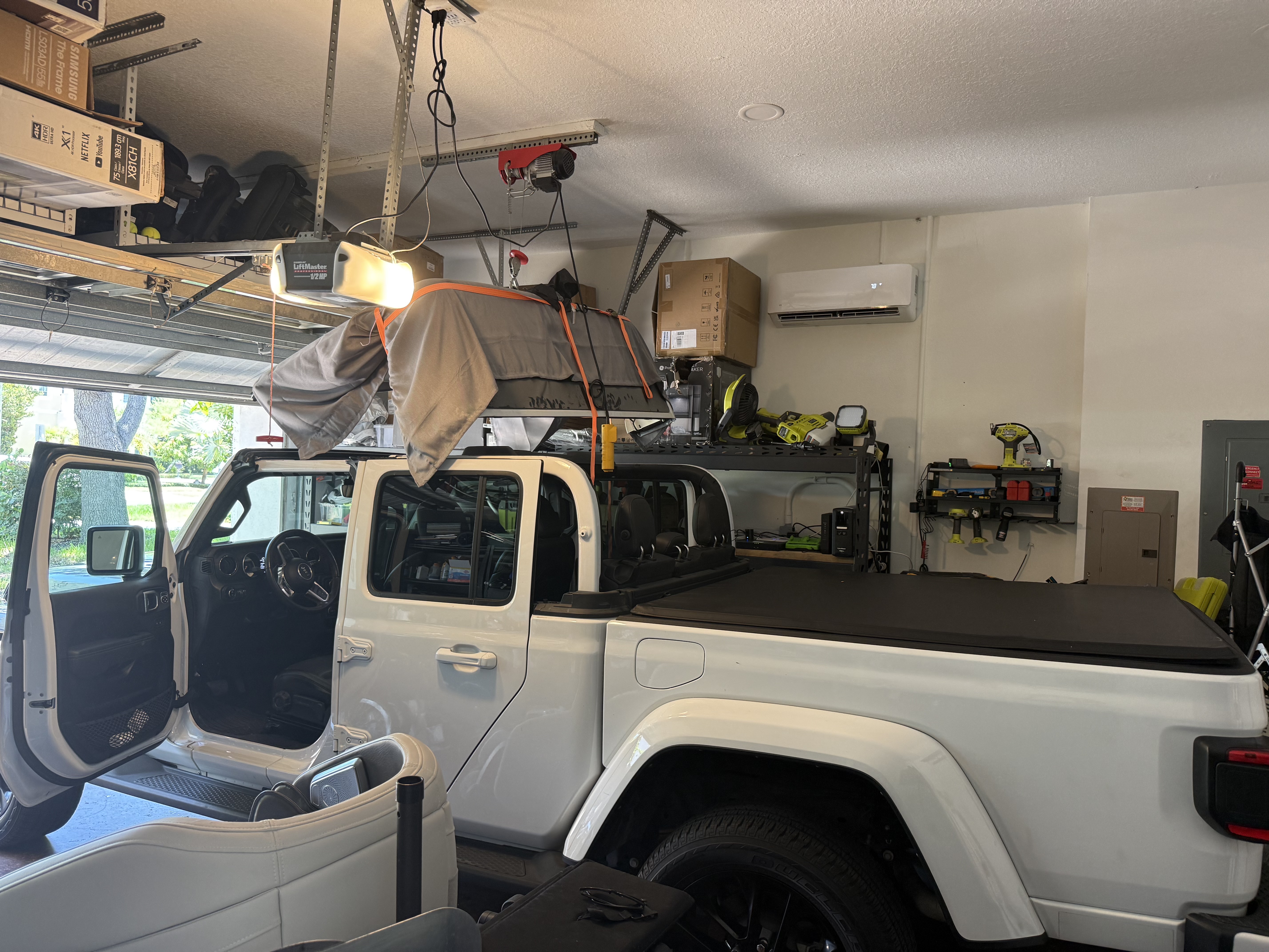 Lion Electric service van and crew